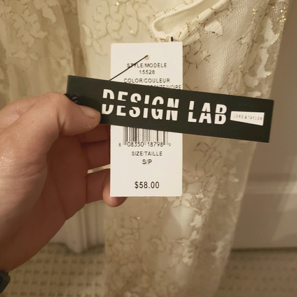 White Lace Top w/ Back Split & Gold Thread - Picture 5 of 5